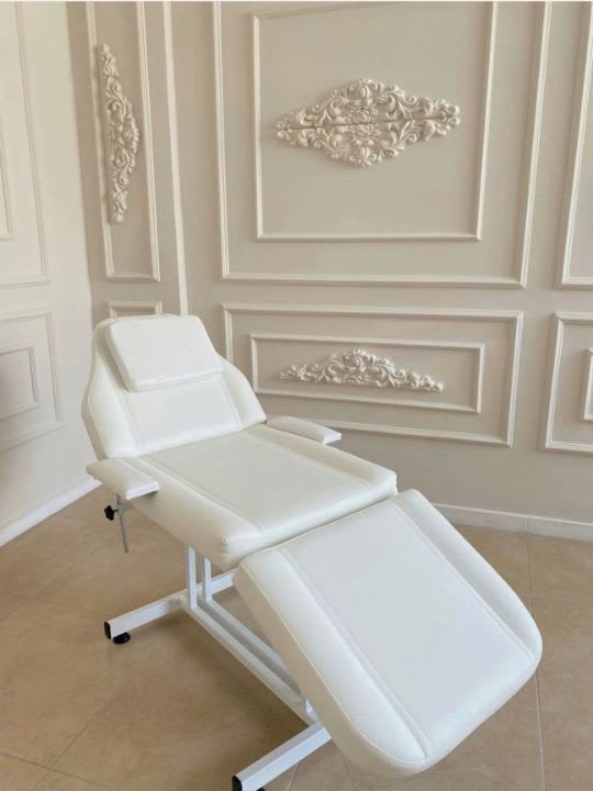 Profesyonel Beyaz Cilt Bakım Yatağı - Manuel Ayarlı Klinik ve Estetik Sedyesi - Profesyonel spa ve wellness ekipmanı