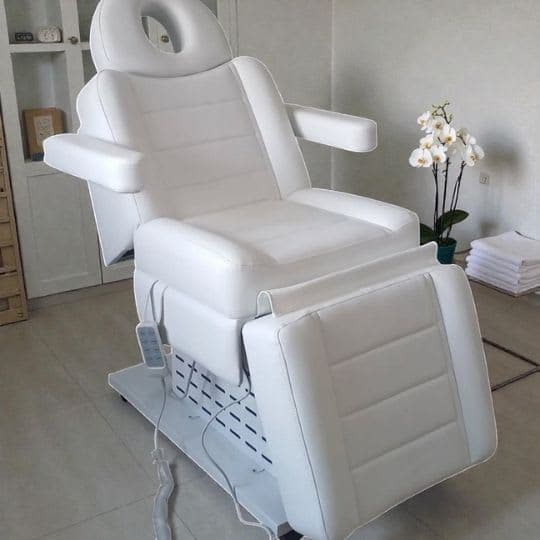 Güzellik Merkezinizin En Önemli Yatırımı: Neden 3 Motorlu Cilt Bakım Koltuğu Seçmelisiniz?