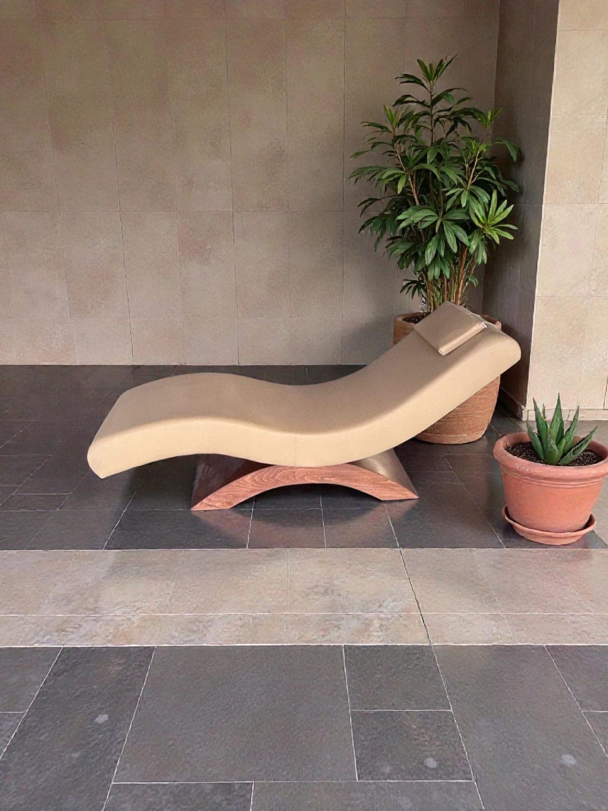 Dinlenme Odalarının Yıldızı: Kusursuz Bir Spa Dinlenme Şezlongu Nasıl Olmalı?