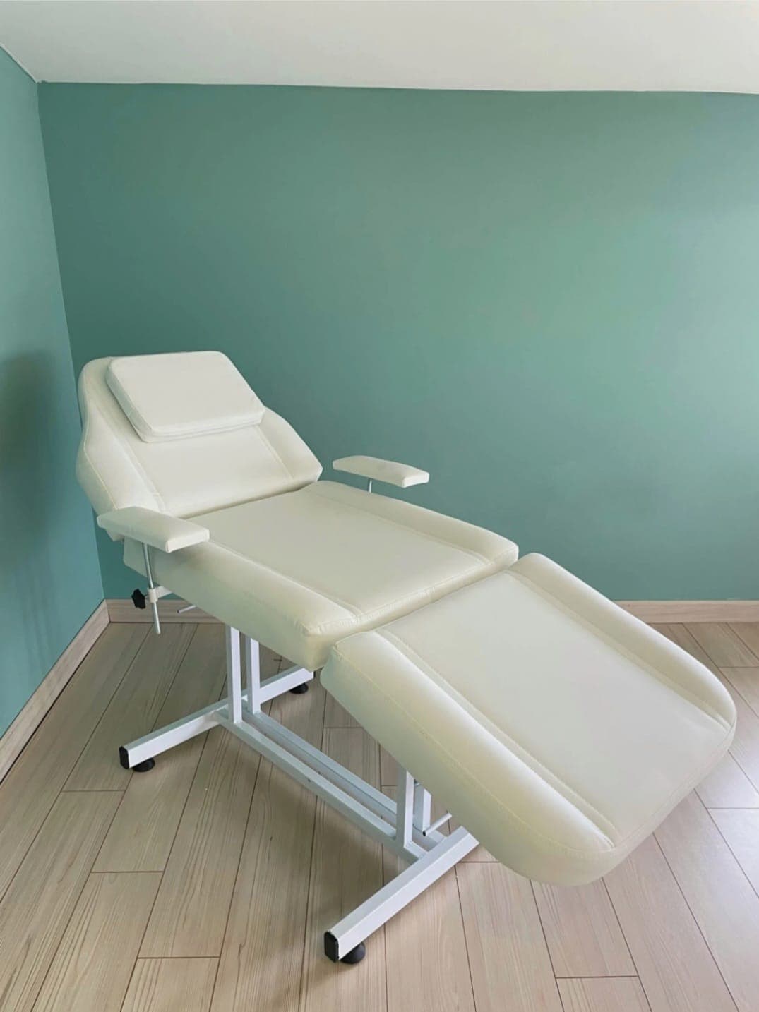 Estetik Cilt Bakım Sedyeleri: Salonunuzun Prestijini ve Hizmet Kalitesini Artırın