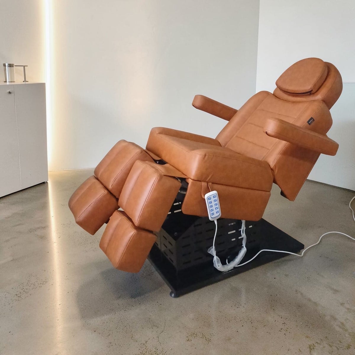 4 Motorlu Pedoloji ve Saç Ekim Estetik Koltuğu - Profesyonel Seri - Profesyonel spa ve wellness ekipmanı