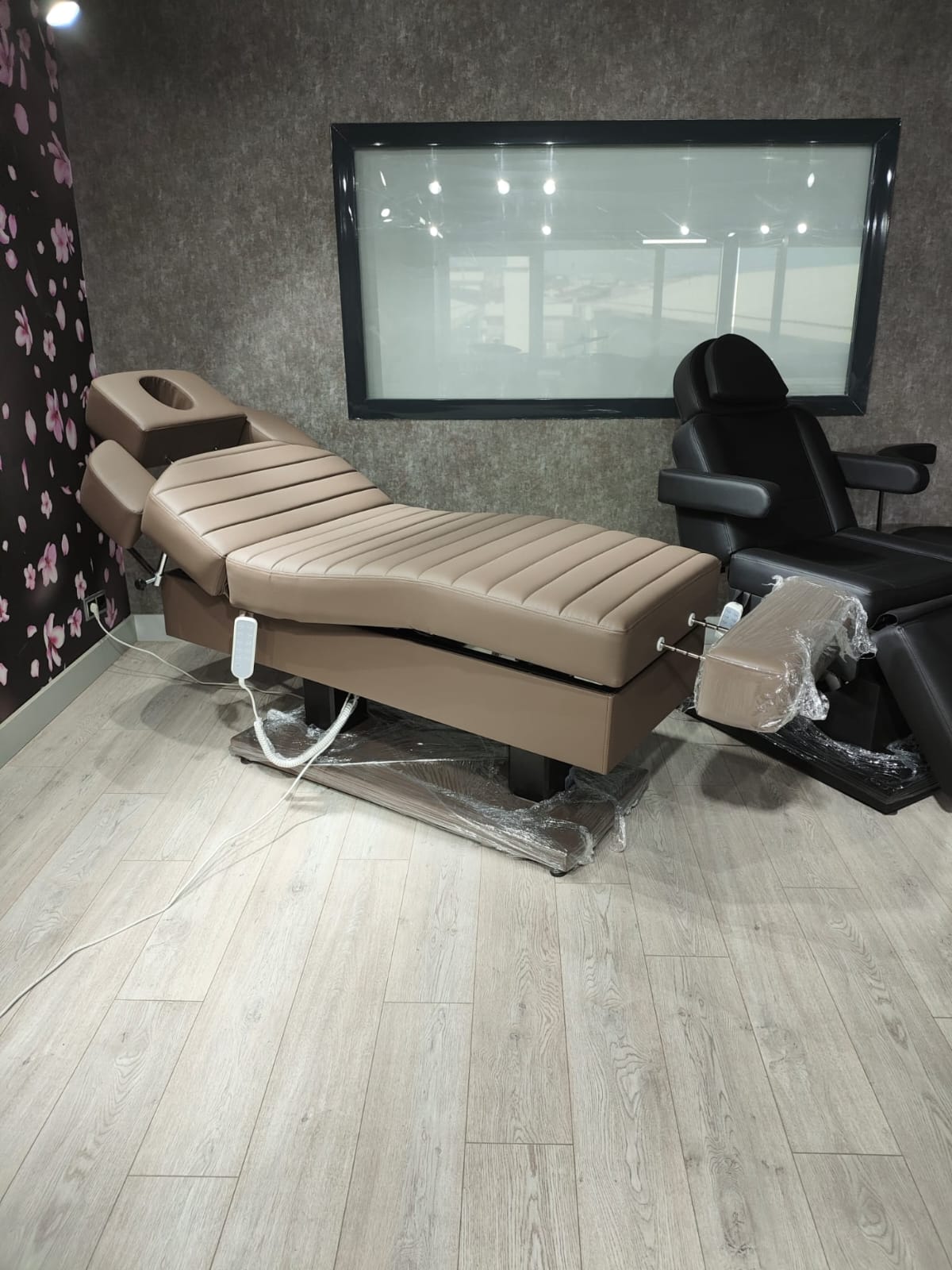 Profesyonel 4 Motorlu Masaj ve Spa Yatağı - Ekstra Geniş Lüks Seri - Profesyonel spa ve wellness ekipmanı