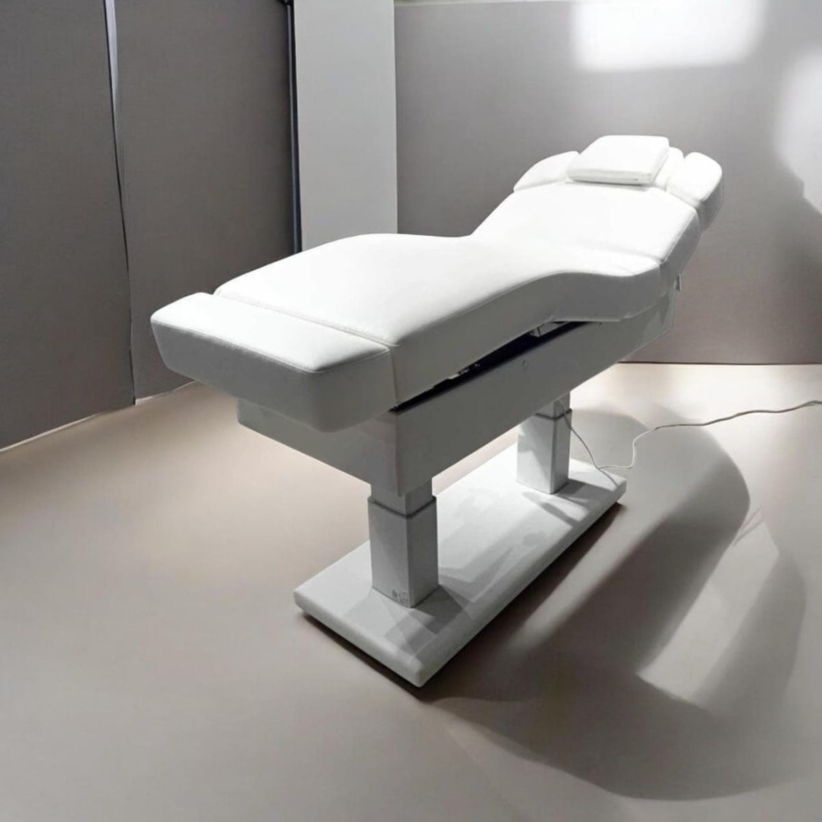 4 Motorlu Ekstra Geniş Profesyonel Spa Masaj Yatağı ve Estetik Klinik Sedye - Profesyonel spa ve wellness ekipmanı