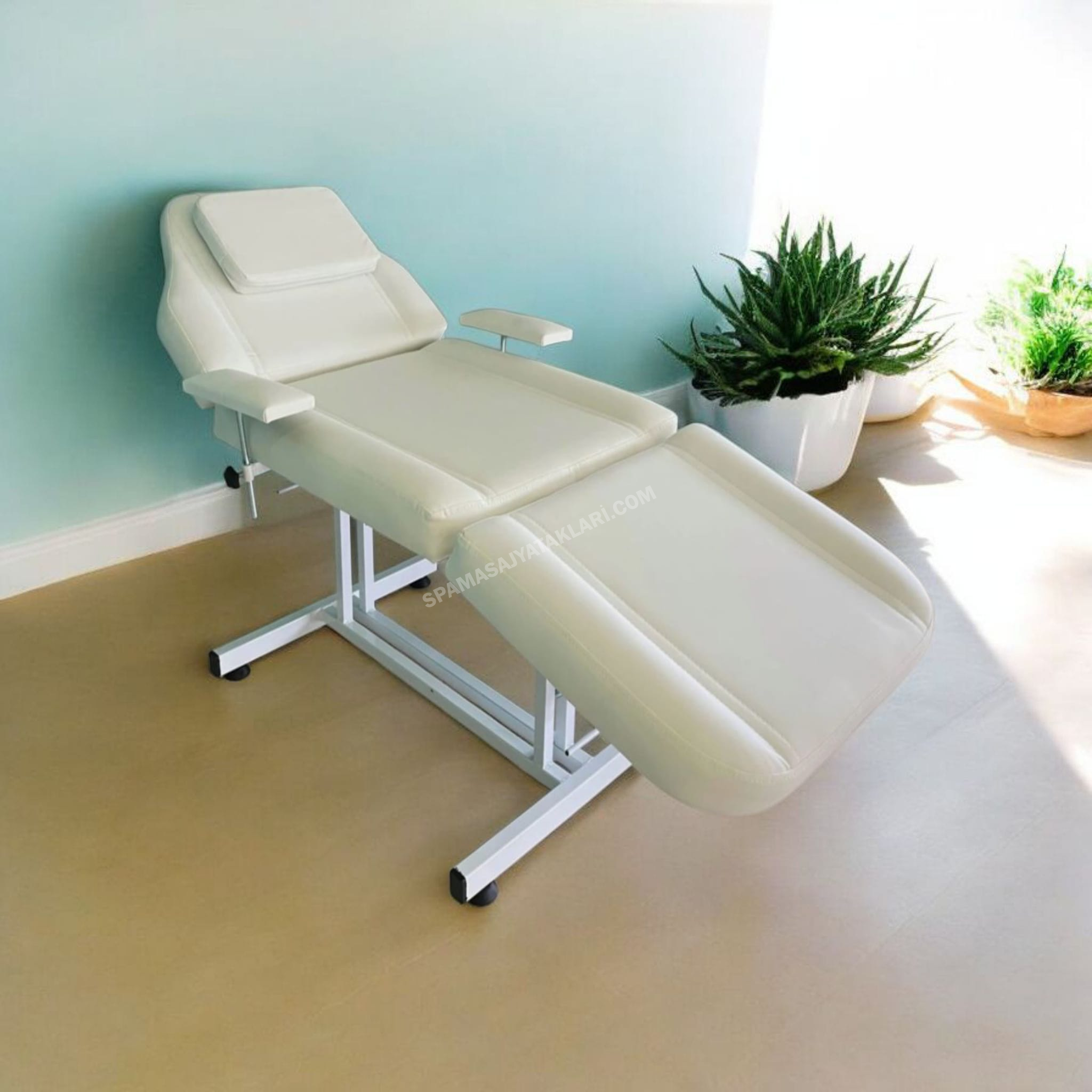 Beyaz Metal Ayaklı Cilt Bakım Sedyesi 