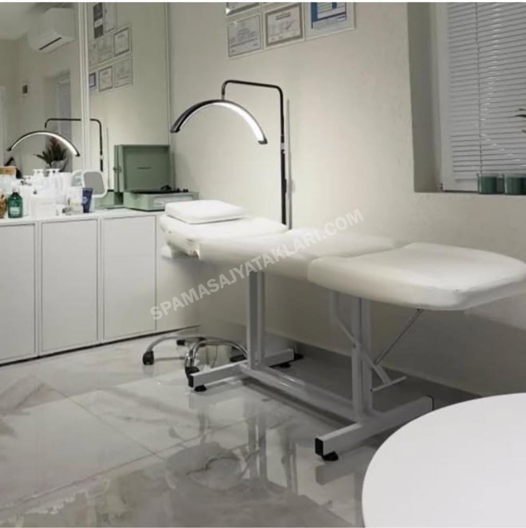 Beyaz Metal Ayaklı Cilt Bakım Sedyesi 