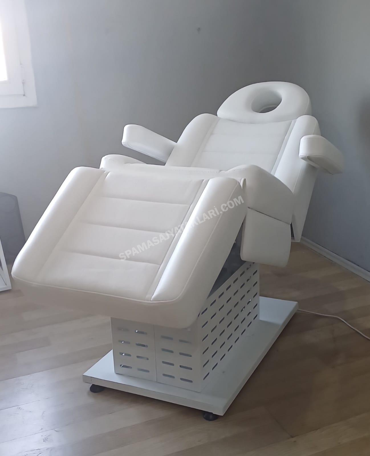 Beyaz 3 Motorlu Sedye 